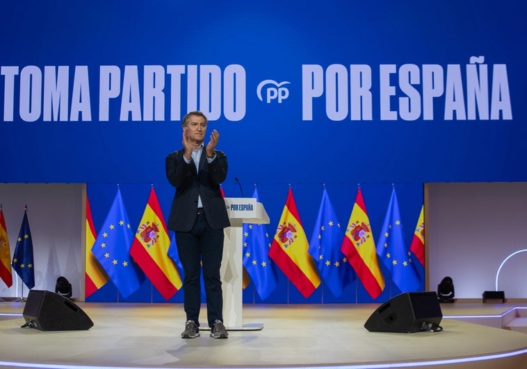 Feijóo cierra el congreso ensayando su discurso de investidura Feijóo cierra el congreso ensayando su discurso de investidura