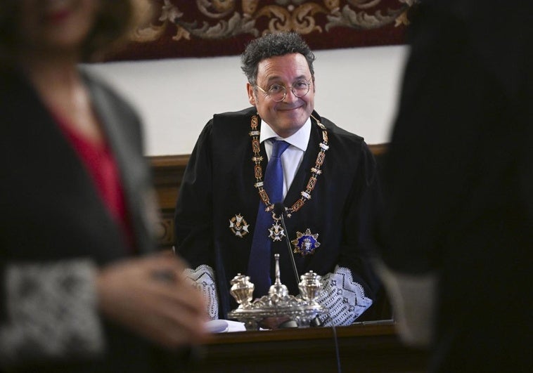 El juez pregunta a las partes si debe suspender al fiscal general cuando le mande a juicio El juez pregunta a las partes si debe suspender al fiscal general cuando le mande a juicio