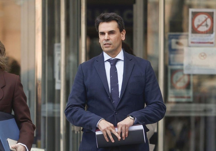 La Fiscalía pide tres años y nueve meses de prisión para la pareja de Ayuso La Fiscalía pide tres años y nueve meses de prisión para la pareja de Ayuso