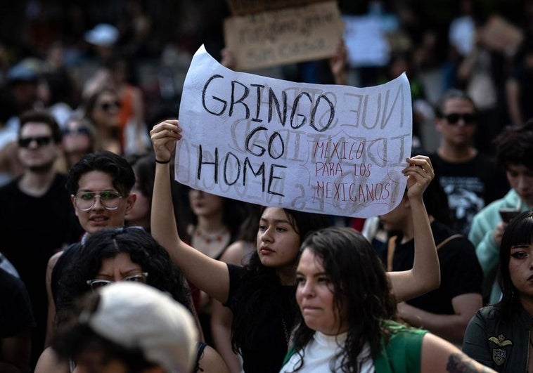 «¡Fuera gringos!»: una protesta en México por gentrificación deriva en xenofobia contra EE.UU. «¡Fuera gringos!»: una protesta en México por gentrificación deriva en xenofobia contra EE.UU.