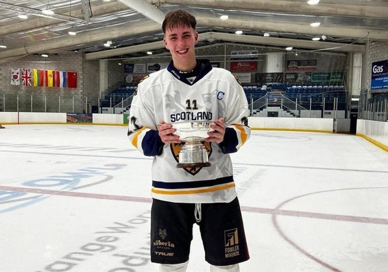 Muere una joven promesa del hockey sobre hielo al caer desde un balcón en Ibiza Muere una joven promesa del hockey sobre hielo al caer desde un balcón en Ibiza