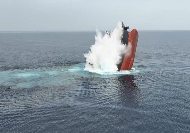 La respuesta de los hutíes tras hundir dos cargueros en el mar Rojo: «Esto es una lección para todas las navieras» La respuesta de los hutíes tras hundir dos cargueros en el mar Rojo: «Esto es una lección para todas las navieras»