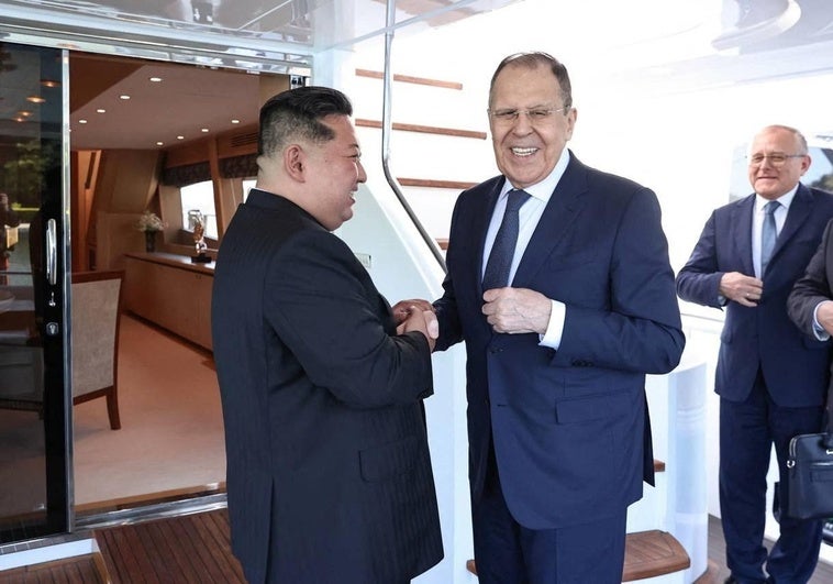 Kim Jong-un recibe al ministro de Exteriores ruso para estrechar su alianza en la guerra de Ucrania Kim Jong-un recibe al ministro de Exteriores ruso para estrechar su alianza en la guerra de Ucrania