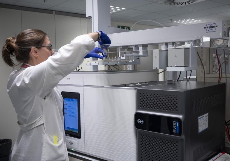 Forenses, más allá de las autopsias Forenses, más allá de las autopsias