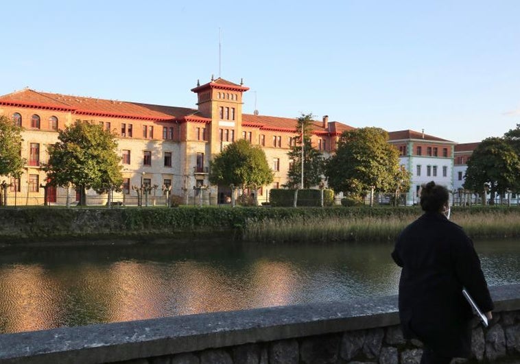 Defensa vende el cuartel de Loyola (San Sebastián) y moverá el «grueso» de los militares a Vitoria Defensa vende el cuartel de Loyola (San Sebastián) y moverá el «grueso» de los militares a Vitoria