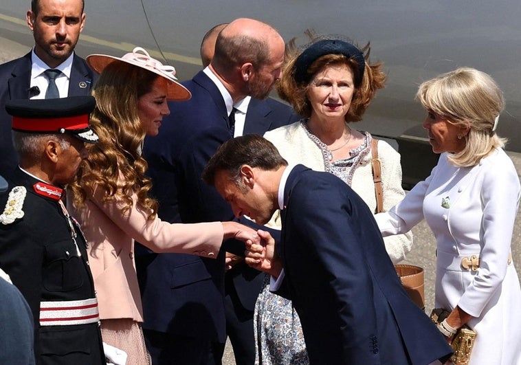 Los Príncipes de Gales reciben a Macron en una histórica visita al Reino Unido para relanzar los lazos con Europa tras el Brexit Los Príncipes de Gales reciben a Macron en una histórica visita al Reino Unido para relanzar los lazos con Europa tras el Brexit