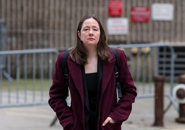 Trump fulmina a la fiscal del caso Epstein, hija del exdirector del FBI al que despidió por investigar la injerencia electoral rusa Trump fulmina a la fiscal del caso Epstein, hija del exdirector del FBI al que despidió por investigar la injerencia electoral rusa