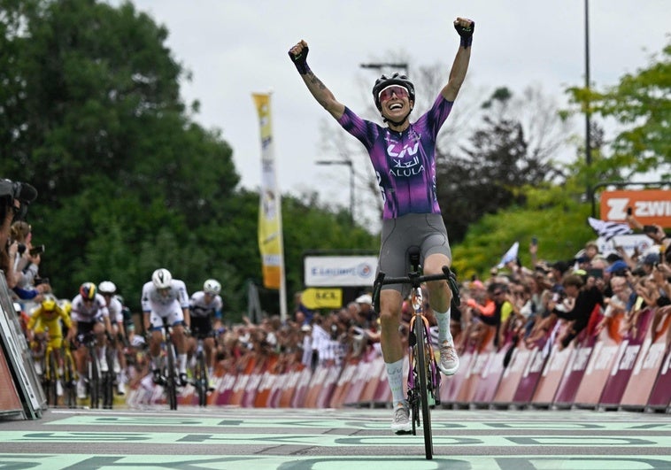 Histórica victoria de etapa de Mavi García en el Tour femenino Histórica victoria de etapa de Mavi García en el Tour femenino