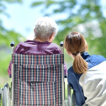 Cuando el verano crea disputas entre hermanos por el cuidado de los padres