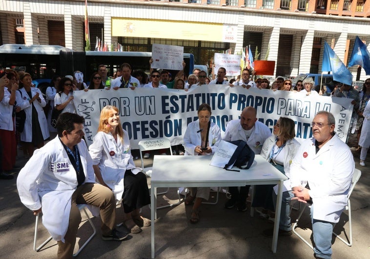 Choque entre Sanidad y las comunidades autónomas por el Estatuto Marco Choque entre Sanidad y las comunidades autónomas por el Estatuto Marco