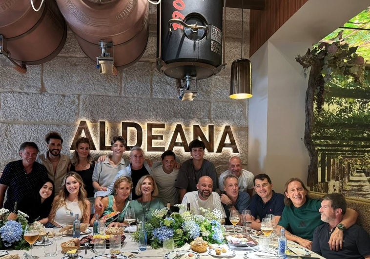 Michel Salgado celebra 25 años de casado con una fiesta de dos días y 400 invitados en Galicia Michel Salgado celebra 25 años de casado con una fiesta de dos días y 400 invitados en Galicia