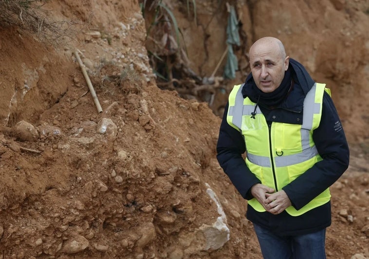 La juez de la dana tacha de «erróneo» e «incompleto» el informe de la Guardia Civil que señala a la CHJ La juez de la dana tacha de «erróneo» e «incompleto» el informe de la Guardia Civil que señala a la CHJ