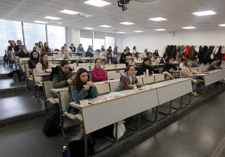 Dimite en bloque el comité de expertos encargados de preparar los exámenes MIR Dimite en bloque el comité de expertos encargados de preparar los exámenes MIR