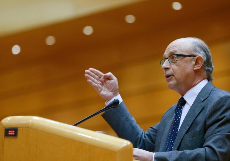 Cristóbal Montoro deja de ser afiliado del Partido Popular tras su imputación Cristóbal Montoro deja de ser afiliado del Partido Popular tras su imputación