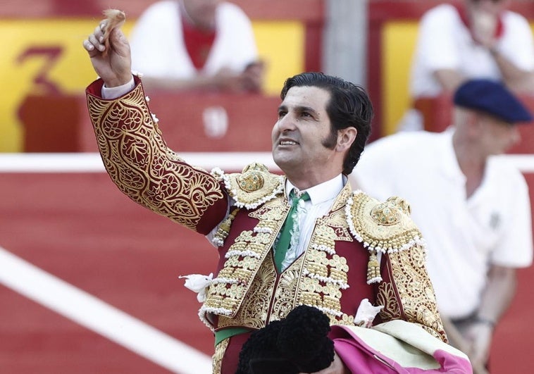 Morante sale a hombros por primera vez en Pamplona Morante sale a hombros por primera vez en Pamplona