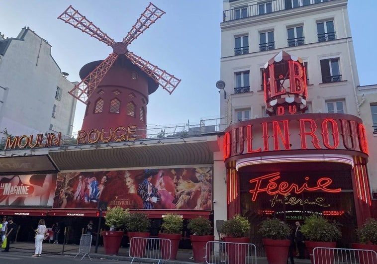 Las alas del Moulin Rouge vuelven a girar en el París la nuit Las alas del Moulin Rouge vuelven a girar en el París la nuit