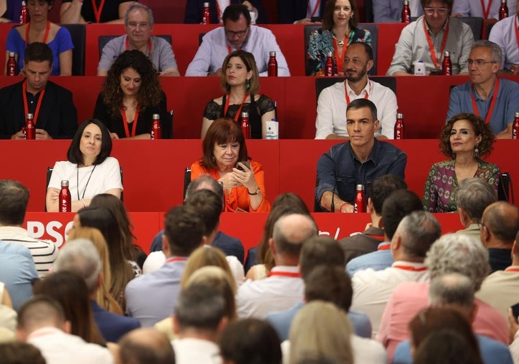 Así queda la nueva Ejecutiva Federal del PSOE tras los cambios de Pedro Sánchez y los escándalos de corrupción Así queda la nueva Ejecutiva Federal del PSOE tras los cambios de Pedro Sánchez y los escándalos de corrupción