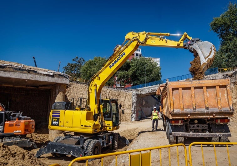 Nuevo hito en las obras en la A-5: empiezan a excavar el túnel y cierran los pasos peatonales de Parque de Atracciones y Batán Nuevo hito en las obras en la A-5: empiezan a excavar el túnel y cierran los pasos peatonales de Parque de Atracciones y Batán