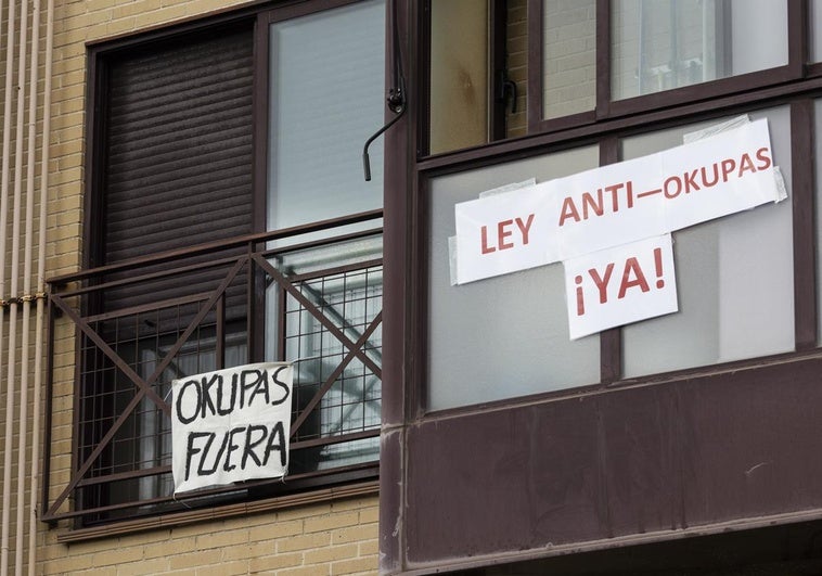 Okupan un inmueble y denuncian al propietario por el mal estado en el que se encuentra Okupan un inmueble y denuncian al propietario por el mal estado en el que se encuentra