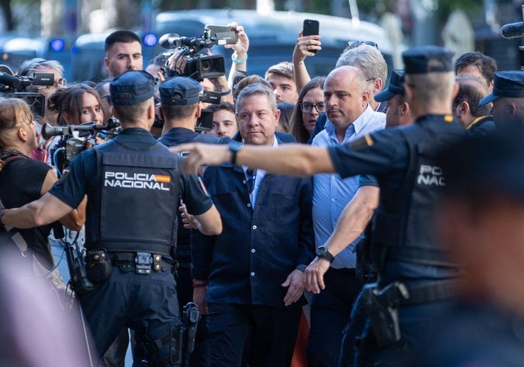 Gritos de ánimo para Illa y Lastra e insultos de «facha» y «traidor» para Page Gritos de ánimo para Illa y Lastra e insultos de «facha» y «traidor» para Page