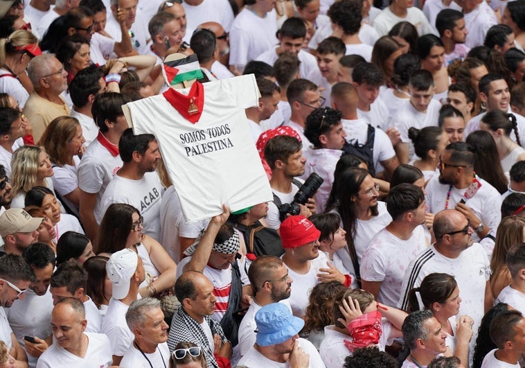 Pamplona entra en éxtasis con su semana más especial: «¡Stop genocide! Free Palestine!» Pamplona entra en éxtasis con su semana más especial: «¡Stop genocide! Free Palestine!»