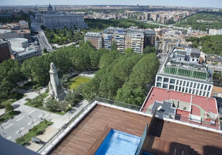 Sostres con vistas: una piscina en el tejado Sostres con vistas: una piscina en el tejado