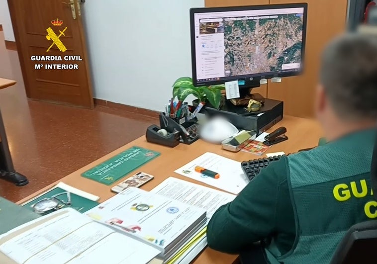 Detenido un menor por manipular y pedir fotos sexuales a una niña de siete años en Valencia Detenido un menor por manipular y pedir fotos sexuales a una niña de siete años en Valencia
