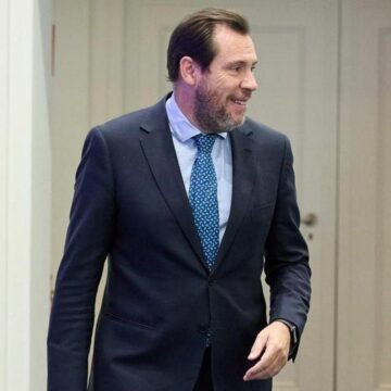 Óscar Puente, el ministro tuitero que naufraga en su gestión de Transportes