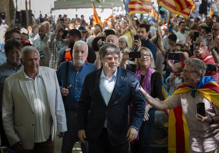Puigdemont ataca a Aliança y Vox en plena fuga de votantes de Junts por la inmigración ilegal Puigdemont ataca a Aliança y Vox en plena fuga de votantes de Junts por la inmigración ilegal