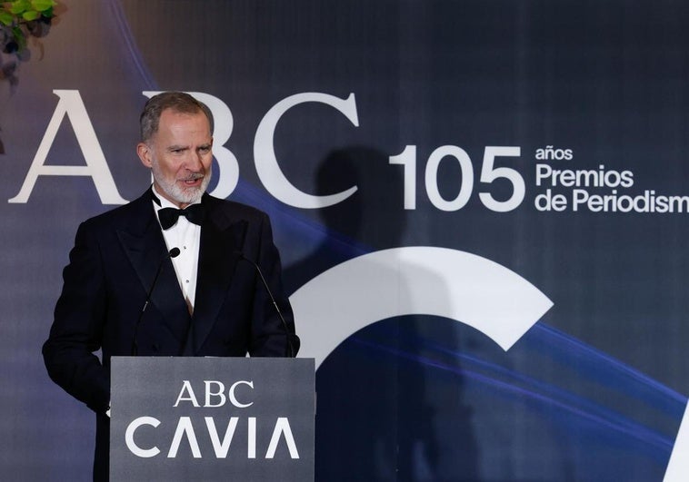 El Rey elogia el periodismo frente al «ruido» y la «simplificación» El Rey elogia el periodismo frente al «ruido» y la «simplificación»