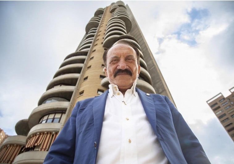 El rascacielos con más misterio de Benidorm: balcones como las olas del mar o vistas en 360º sin salir de casa El rascacielos con más misterio de Benidorm: balcones como las olas del mar o vistas en 360º sin salir de casa