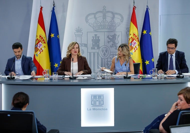 El Gobierno aprueba 36.588 plazas de empleo público para este 2025, un 10% menos que el año pasado El Gobierno aprueba 36.588 plazas de empleo público para este 2025, un 10% menos que el año pasado