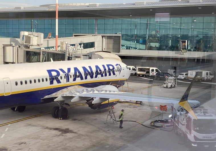 Una alerta de incendio en un avión de Ryanair en el aeropuerto de Palma deja 18 heridos leves Una alerta de incendio en un avión de Ryanair en el aeropuerto de Palma deja 18 heridos leves