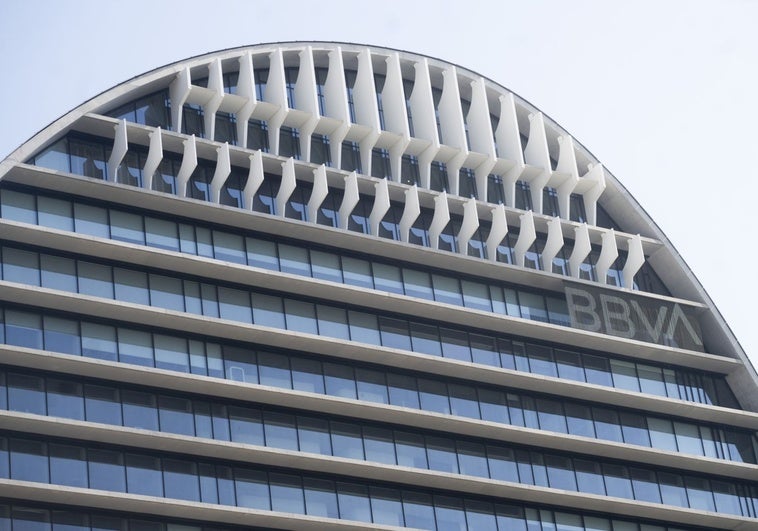 BBVA gana 5.447 millones hasta junio, un 9% más, y promete remunerar al accionista con 36.000 millones hasta 2028 BBVA gana 5.447 millones hasta junio, un 9% más, y promete remunerar al accionista con 36.000 millones hasta 2028