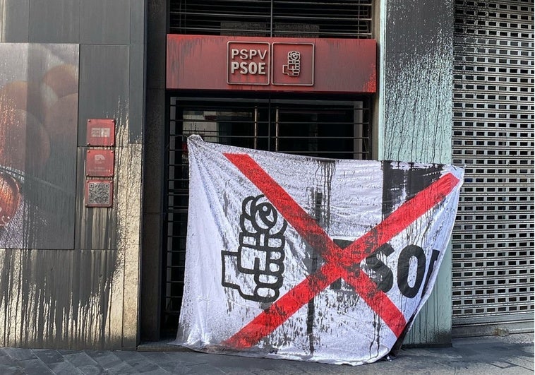 La sede del PSOE en Valencia sufre un ataque vandálico con pintadas La sede del PSOE en Valencia sufre un ataque vandálico con pintadas