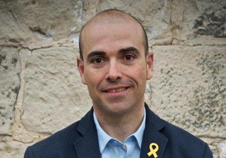 Detienen al alcalde de un pueblo de Lérida, de ERC, por agredir presuntamente a su expareja y morder a un mosso Detienen al alcalde de un pueblo de Lérida, de ERC, por agredir presuntamente a su expareja y morder a un mosso