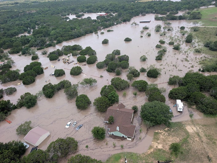 Las inundaciones en Texas dejan ya 68 muertos, entre ellos 21 niños, y decenas de desaparecidos Las inundaciones en Texas dejan ya 68 muertos, entre ellos 21 niños, y decenas de desaparecidos