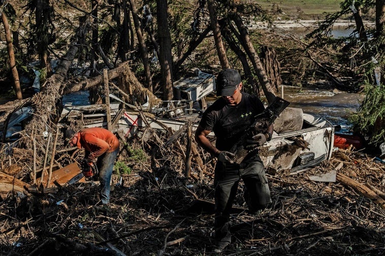 Las mortíferas inundaciones de Texas dejan al menos más de 100 muertos y 160 personas desaparecidas Las mortíferas inundaciones de Texas dejan al menos más de 100 muertos y 160 personas desaparecidas