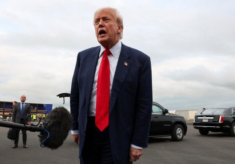 Trump niega haber sido informado de su aparición en los archivos del caso Epstein Trump niega haber sido informado de su aparición en los archivos del caso Epstein