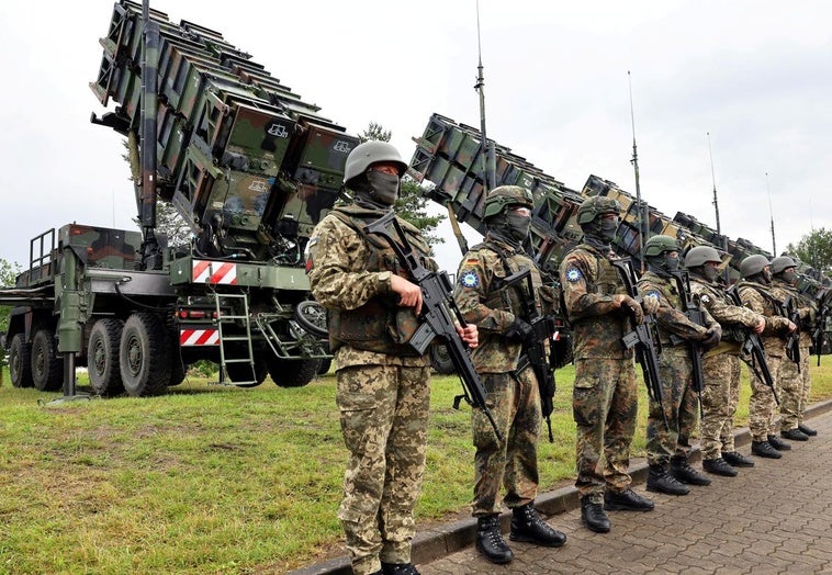 Alemania y Reino Unido lanzan un plan para rearmar a Ucrania en 50 días y forzar a Putin a negociar Alemania y Reino Unido lanzan un plan para rearmar a Ucrania en 50 días y forzar a Putin a negociar