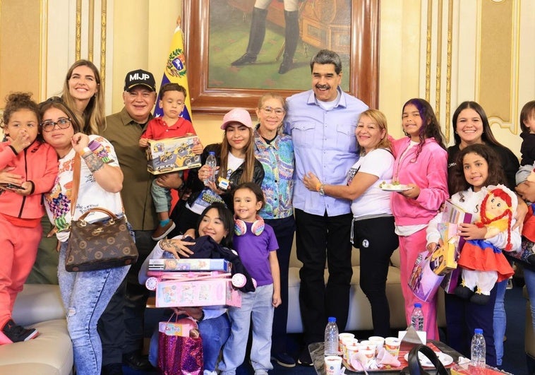 Zapatero, reconocido por el régimen de Maduro por «sus valerosas gestiones» en la liberación de presos venezolanos Zapatero, reconocido por el régimen de Maduro por «sus valerosas gestiones» en la liberación de presos venezolanos