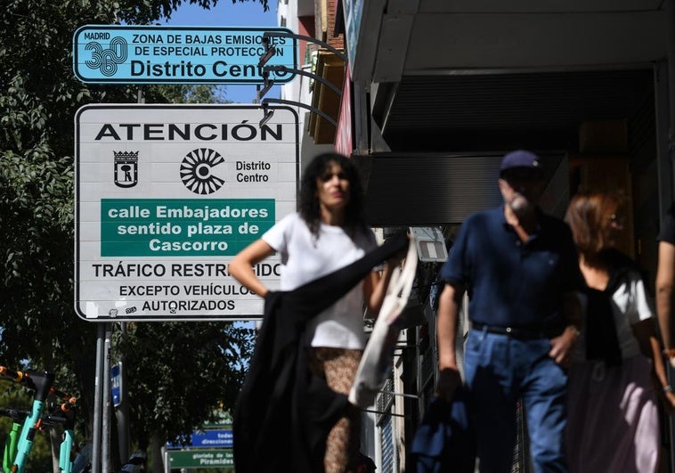 El 60% de las ciudades de Madrid incumple las restricciones al coche obligatorias El 60% de las ciudades de Madrid incumple las restricciones al coche obligatorias