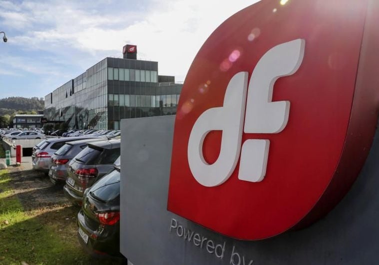 Los accionistas minoritarios cargan contra Duro Felguera por trocear la empresa y ejecutar un ERE «insuficiente» Los accionistas minoritarios cargan contra Duro Felguera por trocear la empresa y ejecutar un ERE «insuficiente»