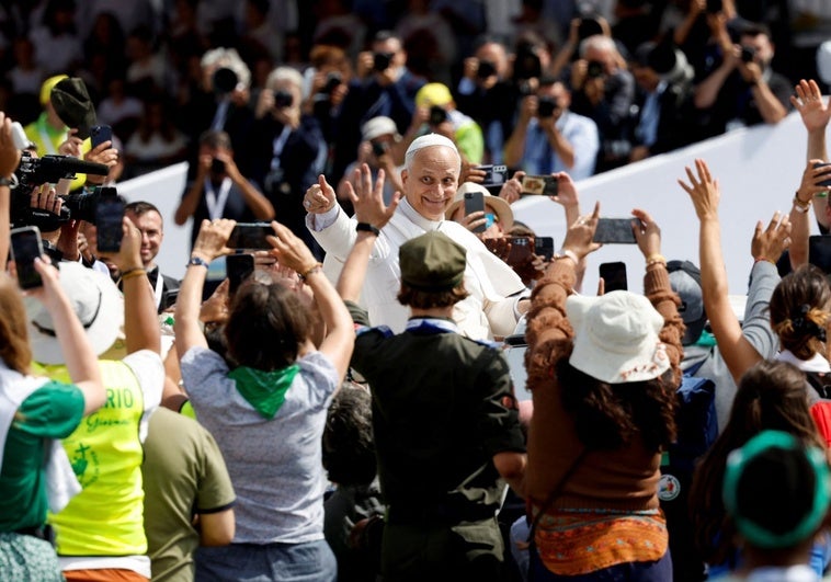 El Papa, a los jóvenes: «Sois la prueba de que es posible un mundo donde los conflictos no se resuelven con armas sino con diálogo» El Papa, a los jóvenes: «Sois la prueba de que es posible un mundo donde los conflictos no se resuelven con armas sino con diálogo»
