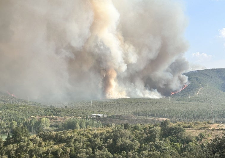 Un geólogo alerta sobre la desaparición de tramos de canales romanos de Las Médulas por el incendio Un geólogo alerta sobre la desaparición de tramos de canales romanos de Las Médulas por el incendio