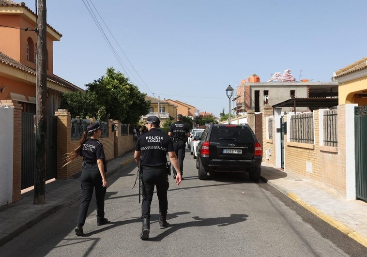 Muere un trabajador precipitado desde una azotea en Gines, Sevilla Muere un trabajador precipitado desde una azotea en Gines, Sevilla
