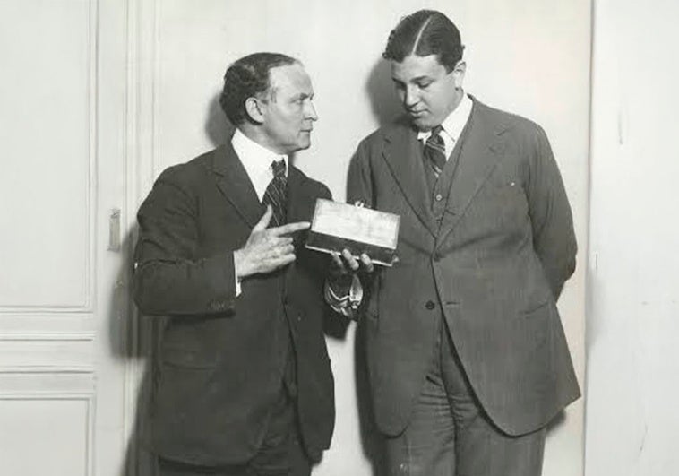 El mentalista de Madrid que desafío a Houdini y engañó al mundo entero con sus «rayos X» El mentalista de Madrid que desafío a Houdini y engañó al mundo entero con sus «rayos X»