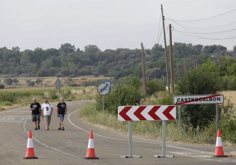 Más de 5.000 desalojados por el incendio que afecta a Zamora y León Más de 5.000 desalojados por el incendio que afecta a Zamora y León