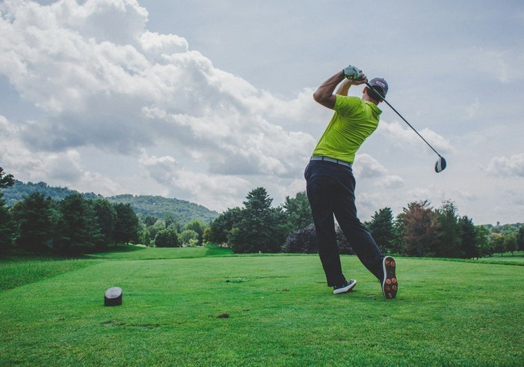 Los accesorios de golf que necesitas para brillar en el campo Los accesorios de golf que necesitas para brillar en el campo