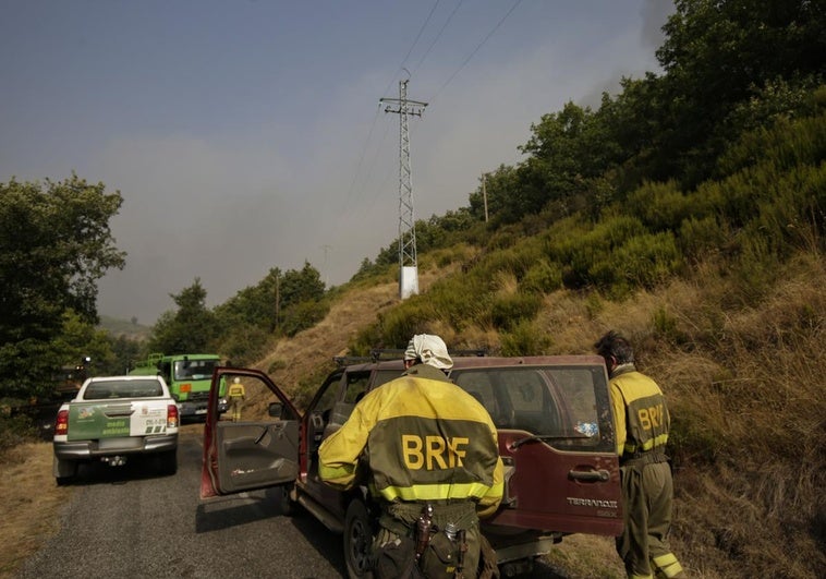 Un bombero muerto y otro herido al volcar el camión autobomba en el que viajaban en León Un bombero muerto y otro herido al volcar el camión autobomba en el que viajaban en León